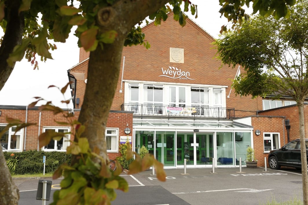 i2i Teaching Partnership Training Centres - WEYDON SCHOOL FARNHAM